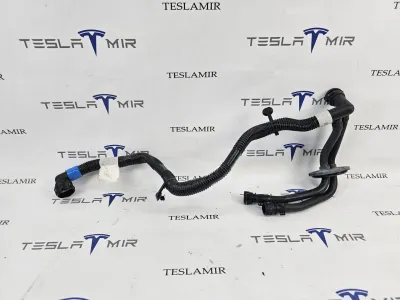 Патрубок системы охлаждения пластиковый Tesla Model S 2022
