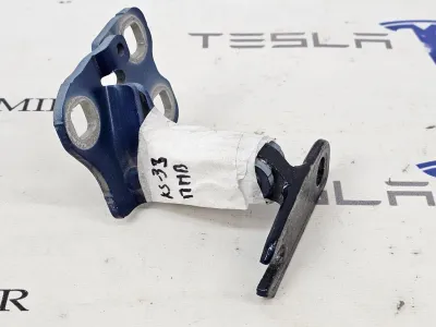 Петля двери передней верхняя правая Tesla Model 3 2025