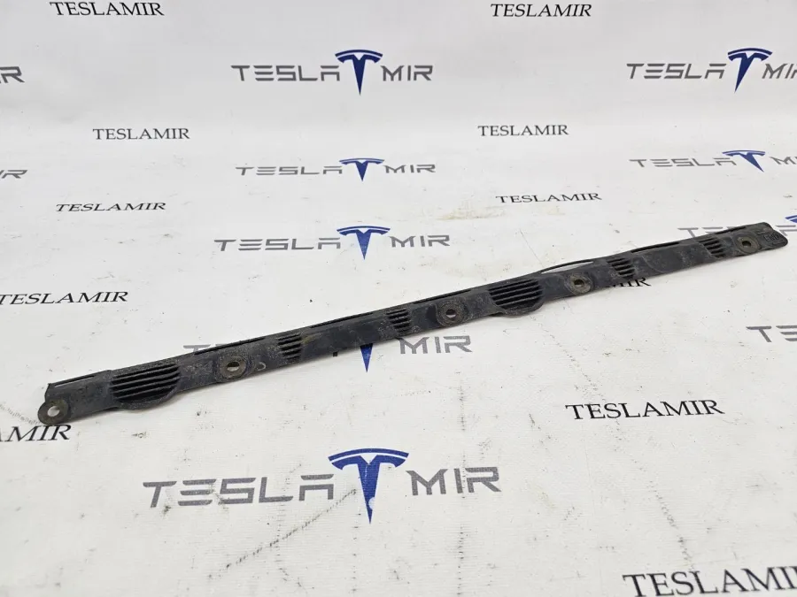 Накладка батареи высоковольтной боковая передняя Tesla Model S 2017 — фото 1