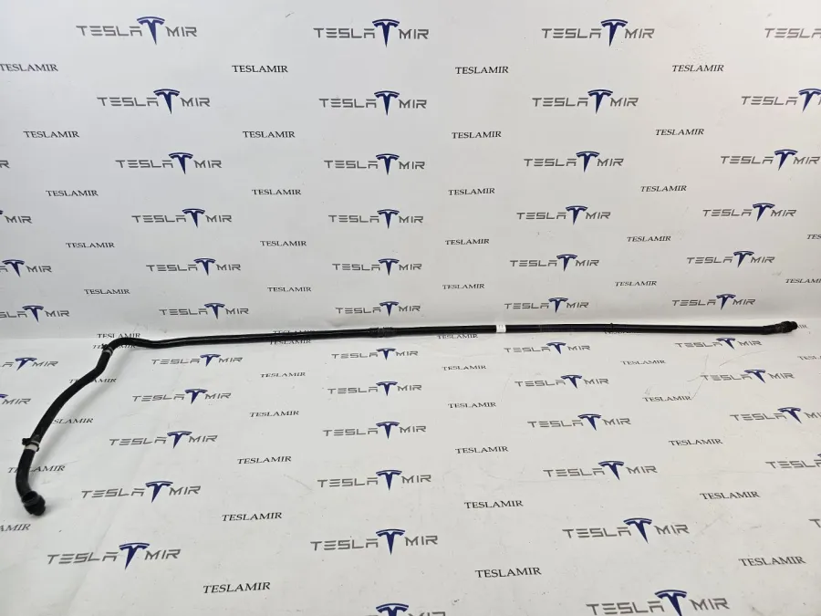 Патрубок системы охлаждения пластиковый Tesla Model Y 2024 — фото 1