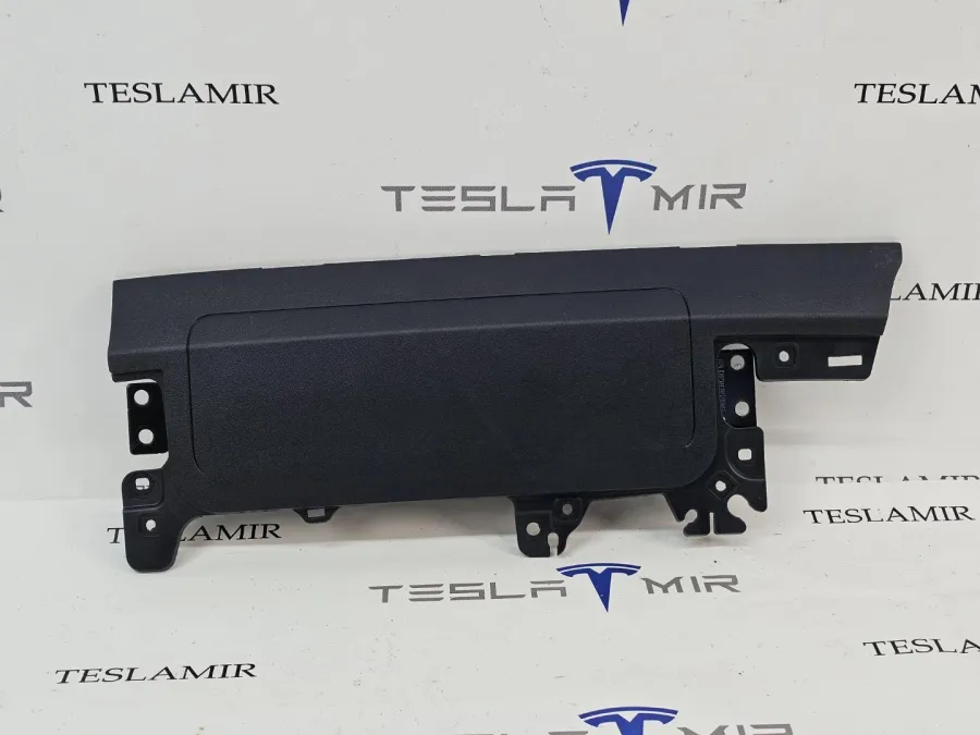 Подушка безопасности коленная пассажира Tesla Model Y 2024 — фото 1