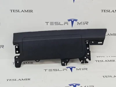 Подушка безопасности коленная пассажира Tesla Model Y 2024