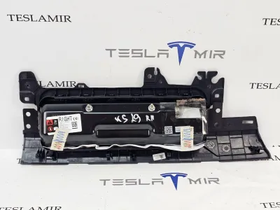 Подушка безопасности коленная пассажира Tesla Model Y 2024 — фото 2