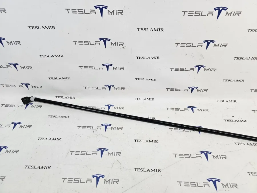 Патрубок системы охлаждения пластиковый Tesla Model 3 2024 — фото 1