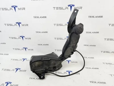 Бачок омывателя Tesla Model Y 2024