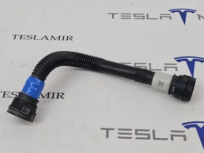 Патрубок системы охлаждения пластиковый Tesla Model S 2022