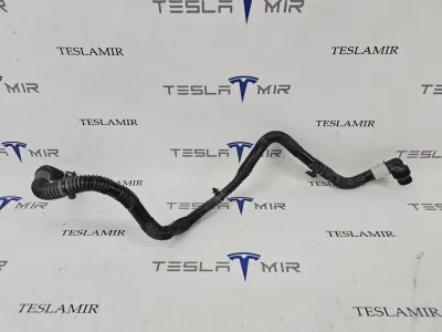 Патрубок системы охлаждения пластиковый Tesla Model S 2022
