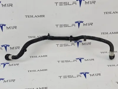 Патрубок системы охлаждения пластиковый Tesla Model S 2022