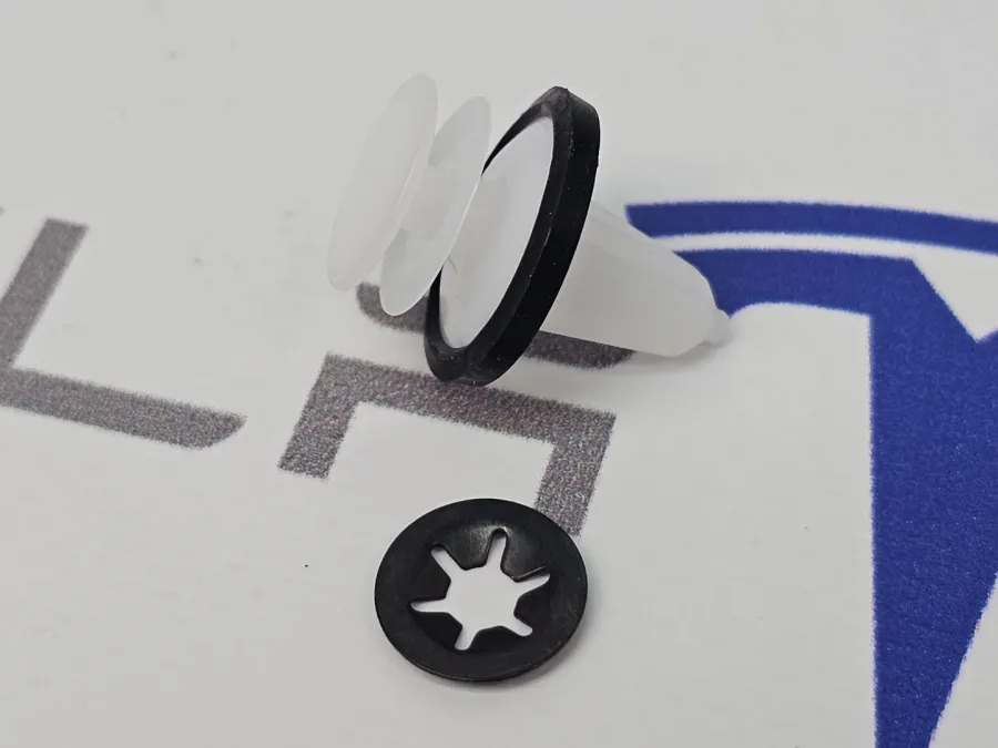 Клипса крепления Tesla Model S 2018 — фото 1