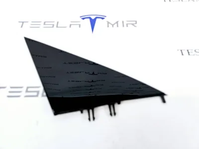 Накладка на зеркало (треугольник) правая Tesla Model 3 2023