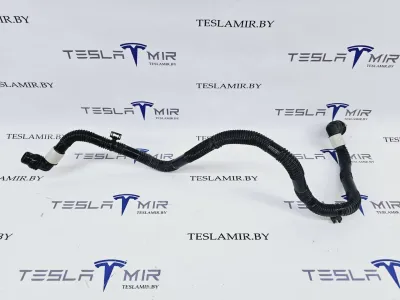 Патрубок системы охлаждения пластиковый Tesla Model S 2022