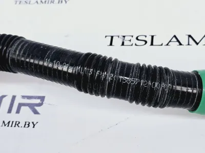 Патрубок системы охлаждения пластиковый Tesla Model S 2022 — фото 2