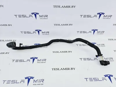 Патрубок системы охлаждения пластиковый Tesla Model S 2022 — фото 2
