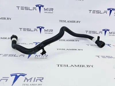 Патрубок системы охлаждения пластиковый Tesla Model S 2022
