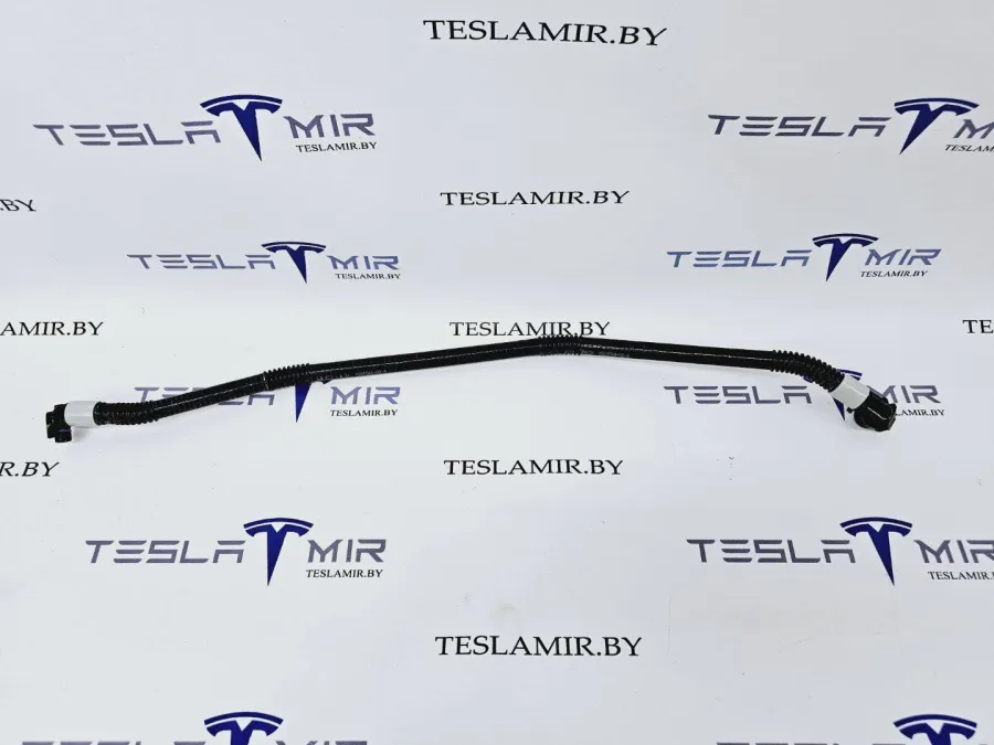 Патрубок системы охлаждения пластиковый Tesla Model 3 2022 — фото 1