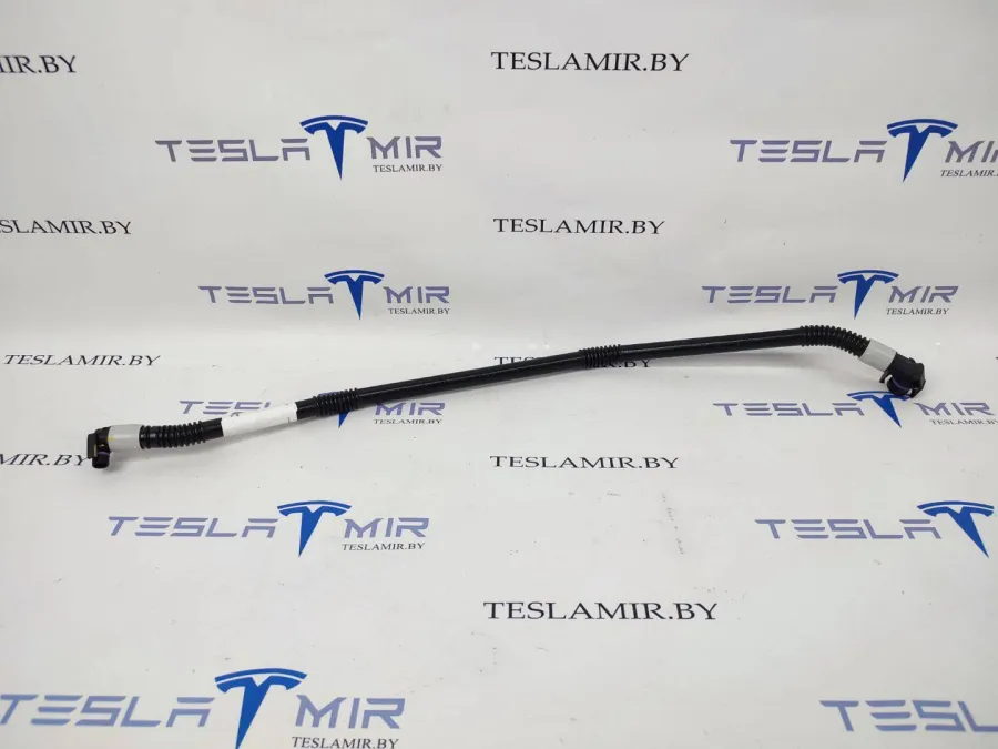 Патрубок системы охлаждения пластиковый Tesla Model 3 2020 — фото 1