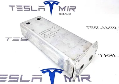 Кронштейн нижнего усилителя переднего бампера Tesla Model 3 2021