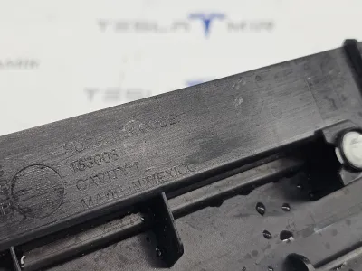 Накладка на порог левая Tesla Model Y 2025 — фото 7