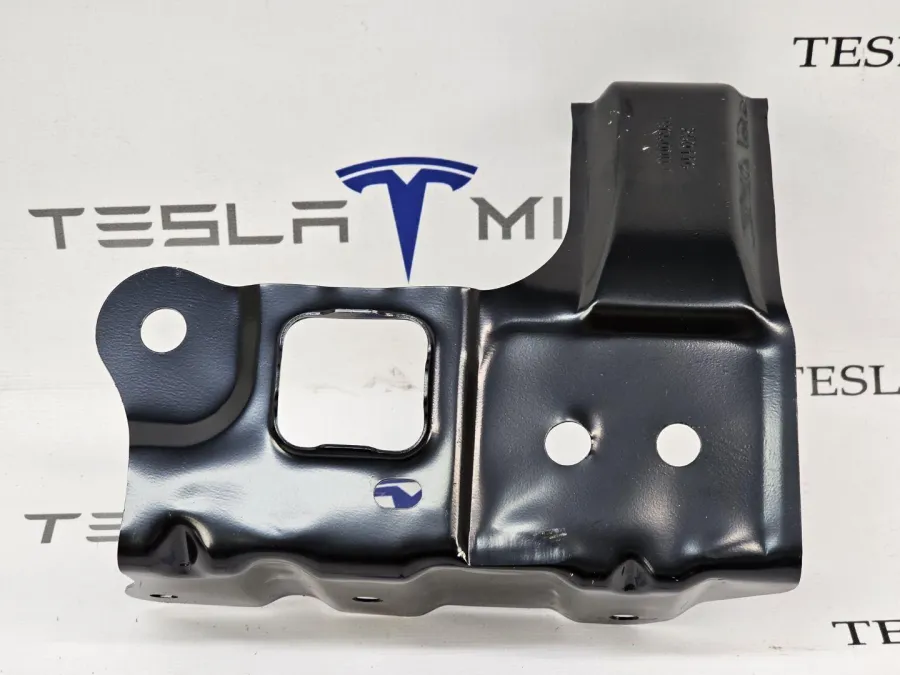Кронштейн нижнего усилителя переднего бампера Tesla Model Y 2025 — фото 1