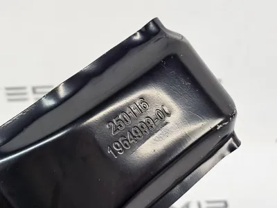 Кронштейн нижнего усилителя переднего бампера Tesla Model Y 2025 — фото 2