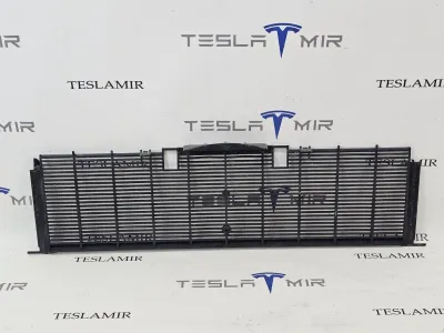 Радиатор охлаждения основной центральный Tesla Model Y 2021 — фото 2