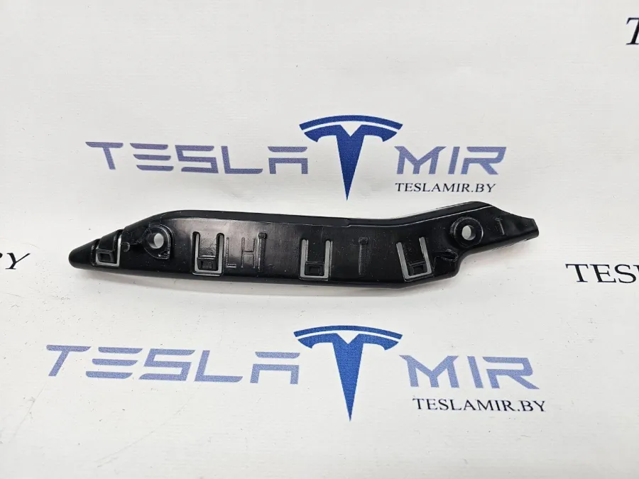 Кронштейн крепления бампера переднего левый Tesla Model Y 2021 — фото 1