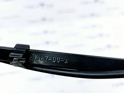 Щеткодержатель (поводок стеклоочистителя, дворник) правый Tesla Model 3 2022 — фото 2