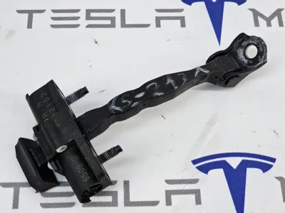 Ограничитель открывания двери задней Tesla Model 3 2022