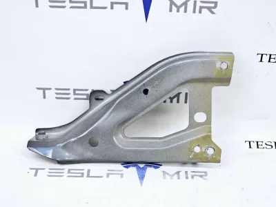 Кронштейн крыла правый Tesla Model Y 2021