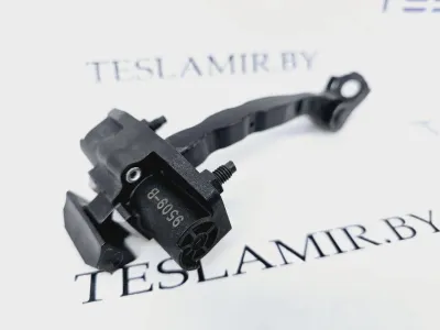 Ограничитель открывания двери задней Tesla Model 3 2023