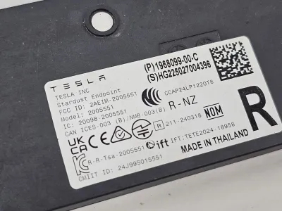 Bluetooth антенна Tesla Model Y 2025 — фото 2