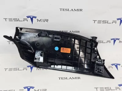 Накладка стойки С внутренняя левая нижняя Tesla Model Y 2025 — фото 2