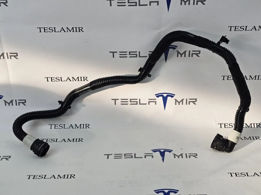 Шланг системы охлаждения заднего мотора Tesla Model 3 2023 — фото 1