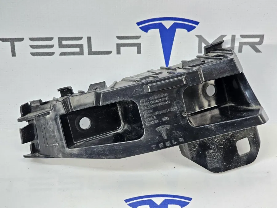 Кронштейн крепления фонаря левый Tesla Model 3 2024 — фото 1