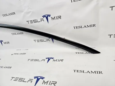 Молдинг кузова боковой наружный верхний правый Tesla Model 3 2024 — фото 3