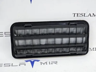 Вентиляционный клапан заднего багажника (жабры) Tesla Model 3 2024
