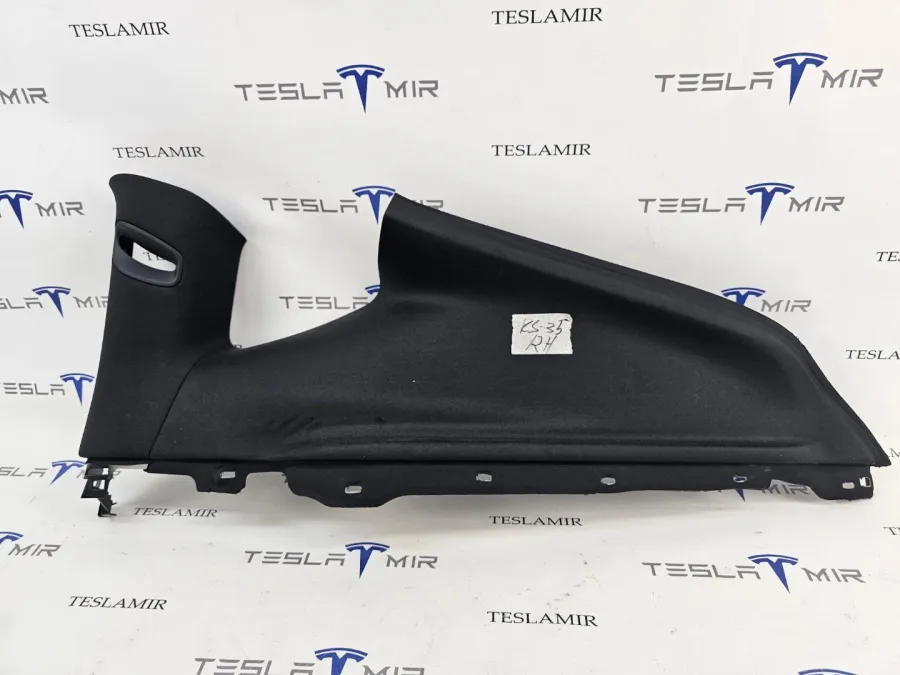 Накладка ремня безопасности стойки С правая Tesla Model Y 2025 — фото 1