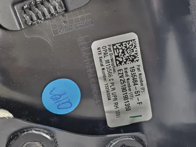 Накладка ремня безопасности стойки С правая Tesla Model Y 2025 — фото 3