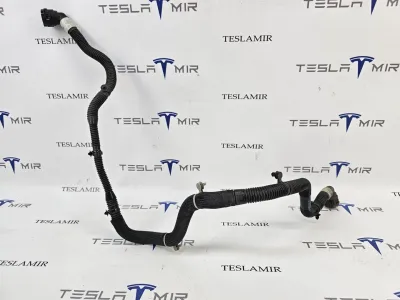 Шланг системы охлаждения заднего мотора Tesla Model 3 2023