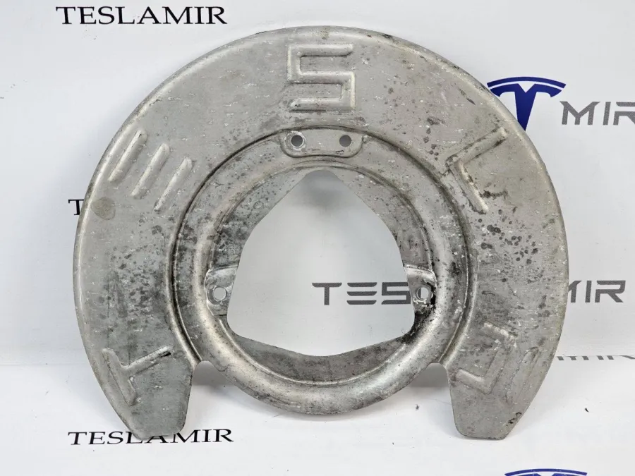 Кожух защитный тормозного диска передний Tesla Model 3 2022 — фото 1