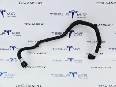 Шланг системы охлаждения заднего мотора Tesla Model 3 2019