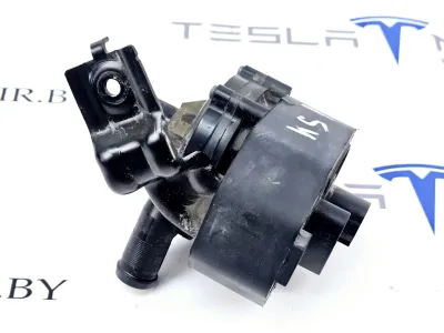 Насос охлаждающей жидкости Tesla Model S 2017