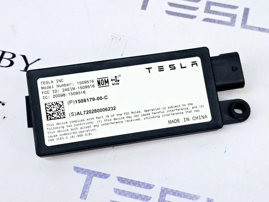 Bluetooth антенна Tesla Model Y 2021 — фото 1