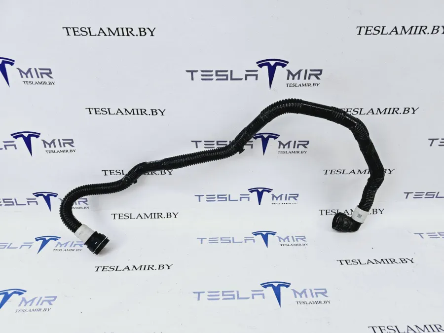 Шланг системы охлаждения заднего мотора Tesla Model 3 2023 — фото 1