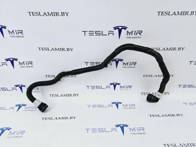 Шланг системы охлаждения заднего мотора Tesla Model 3 2023