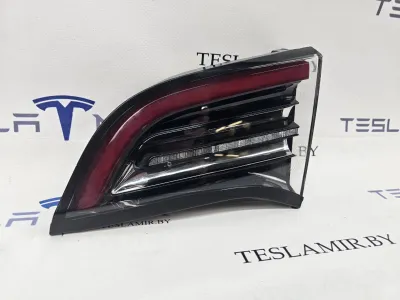 Фонарь крышки багажника правый Tesla Model 3 2023