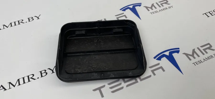 Вентиляционный клапан заднего багажника (жабры) Tesla Model S 2017 — фото 1