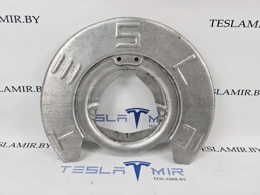 Кожух защитный тормозного диска передний Tesla Model 3 2022 — фото 1
