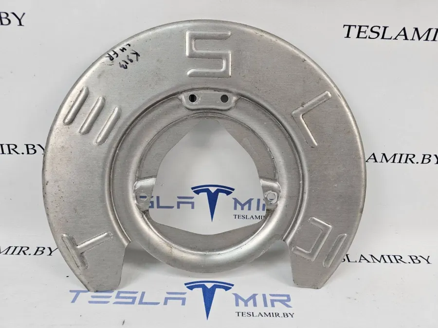 Кожух защитный тормозного диска передний Tesla Model 3 2020 — фото 1