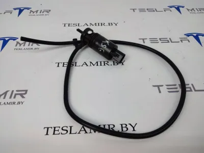 Насос (моторчик) бачка омывателя Tesla Model Y 2021